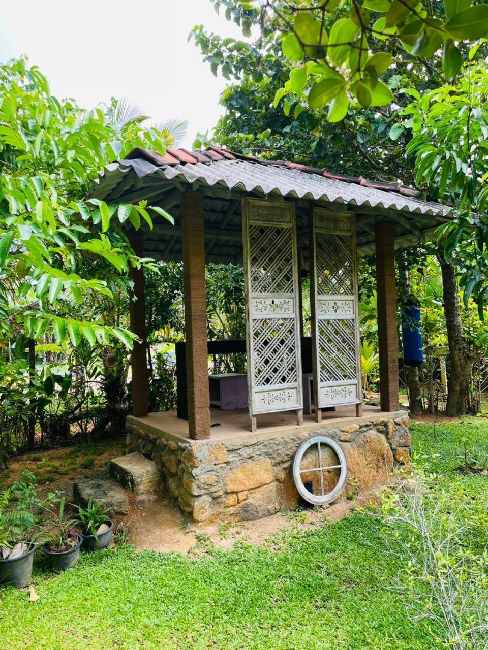 Villa Ovita Talpe Exterior photo