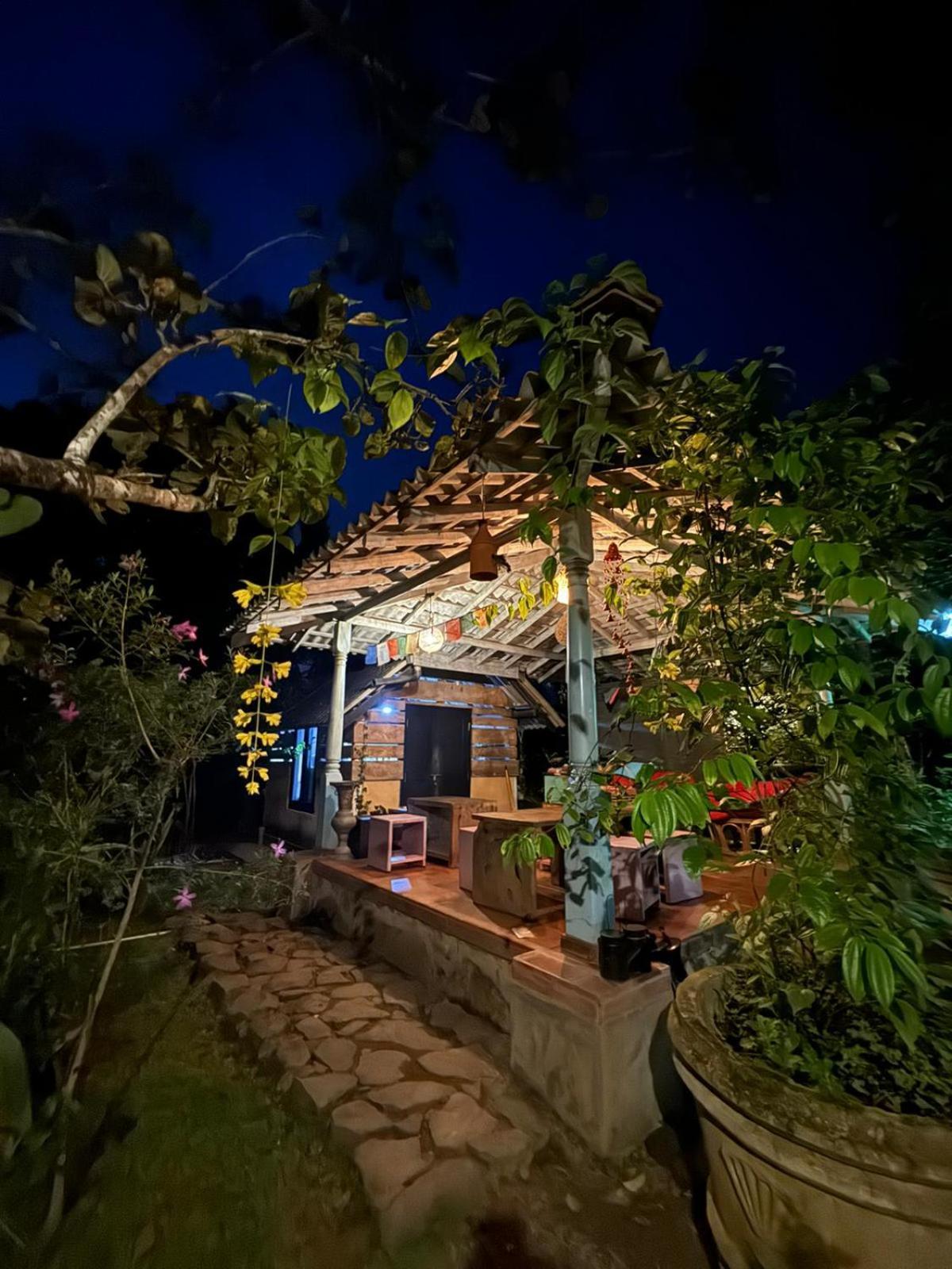 Villa Ovita Talpe Exterior photo